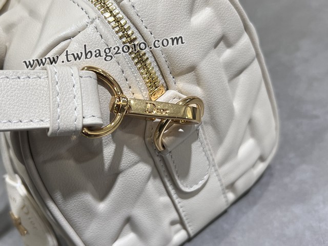 Dior专柜新款迪奥顶级原单杏色压花菱格Groove20小号手袋 djfk1207